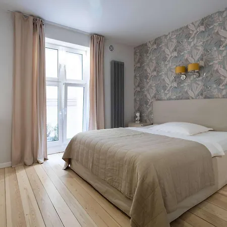Stylish Victus Near The Promenade In By Renters Apartament *