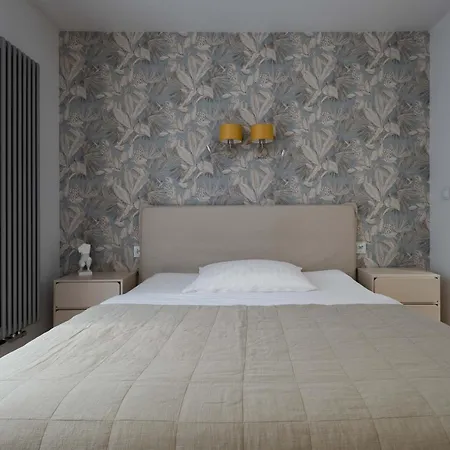 Apartament Stylish Victus Near The Promenade In By Renters