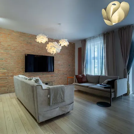 Apartament Stylish Victus Near The Promenade In By Renters *