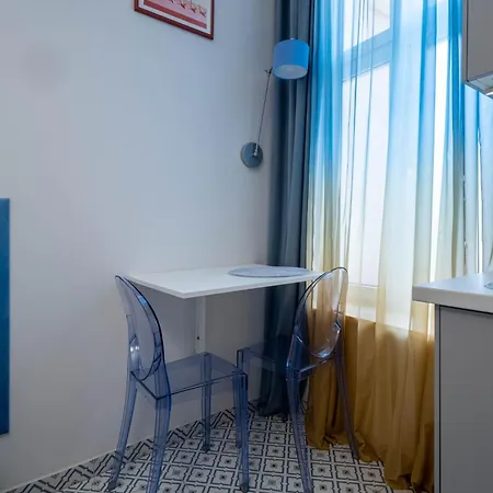 Апартаменты Stylish Victus Near The Promenade In By Renters