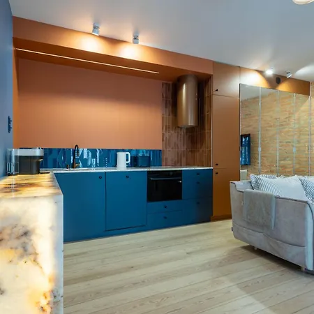 Stylish Victus Near The Promenade In By Renters Apartament *