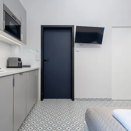 Stylish Victus Near The Promenade In By Renters Apartament *