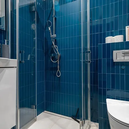 Stylish Victus Near The Promenade In By Renters Apartament *