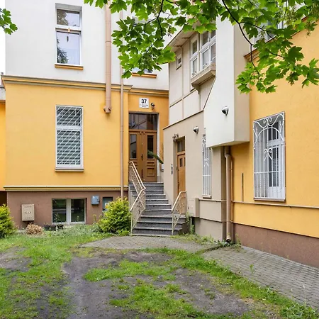 Stylish Victus Near The Promenade In By Renters Apartament *