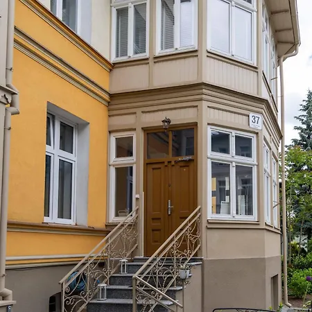 Stylish Victus Near The Promenade In By Renters Apartament